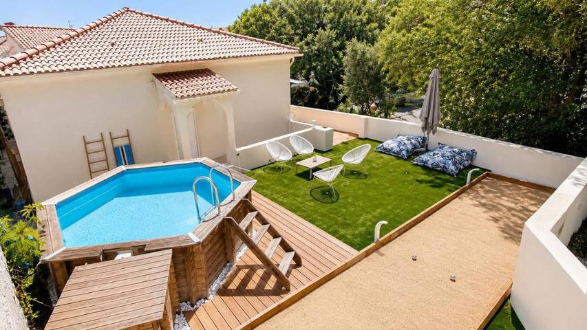 Villa pour 8 personnes, avec Balcon et Terrasse ainsi que Jardin et Piscine à Bastia