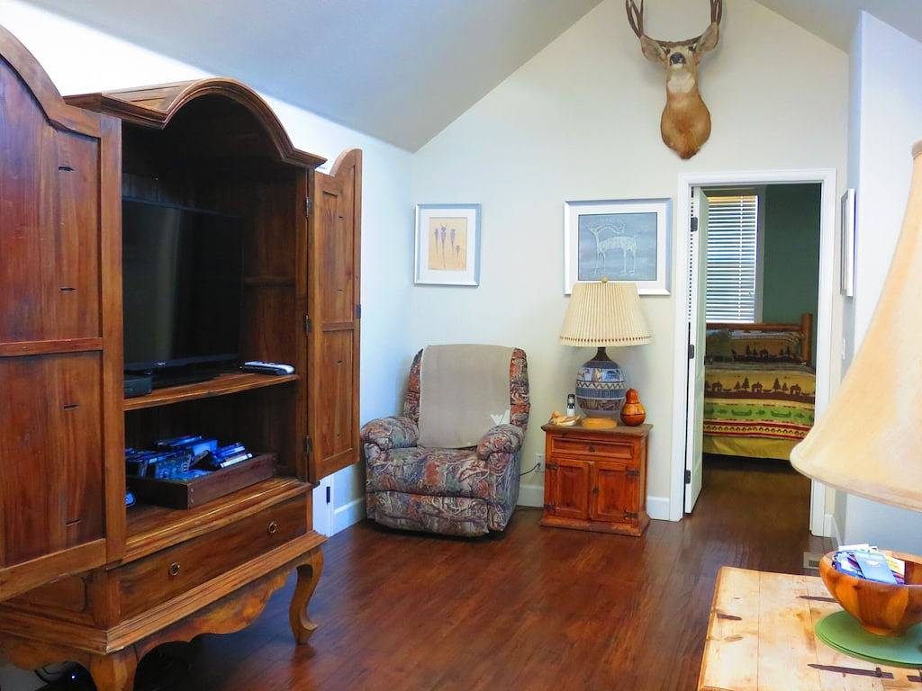 Bell Rock Retreat: Private Panorama-Ansicht Von 80 Acres Auf Pikes Peakes, Babbling Creek in Manitou Springs, El Paso County (CO)