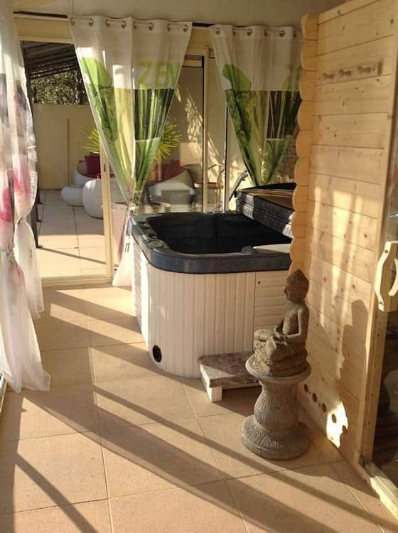 Small Double or Twin Room in Caunes-Minervois, Région de Carcassonne