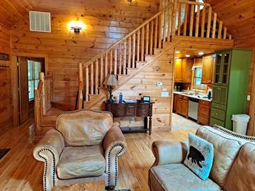 Log Cabin for 8 Guests in Helen, Chattahoochee National Forest, Picture 3