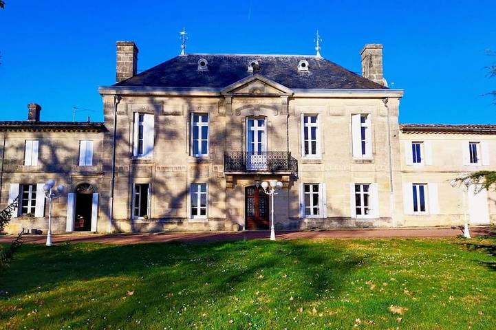 Location de vacances pour 9 personnes, avec Terrasse et Jardin à Lansac