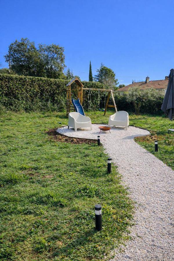 Location de vacances pour 8 personnes, avec jacuzzi ainsi que piscine et terrasse à La Verdière - 4