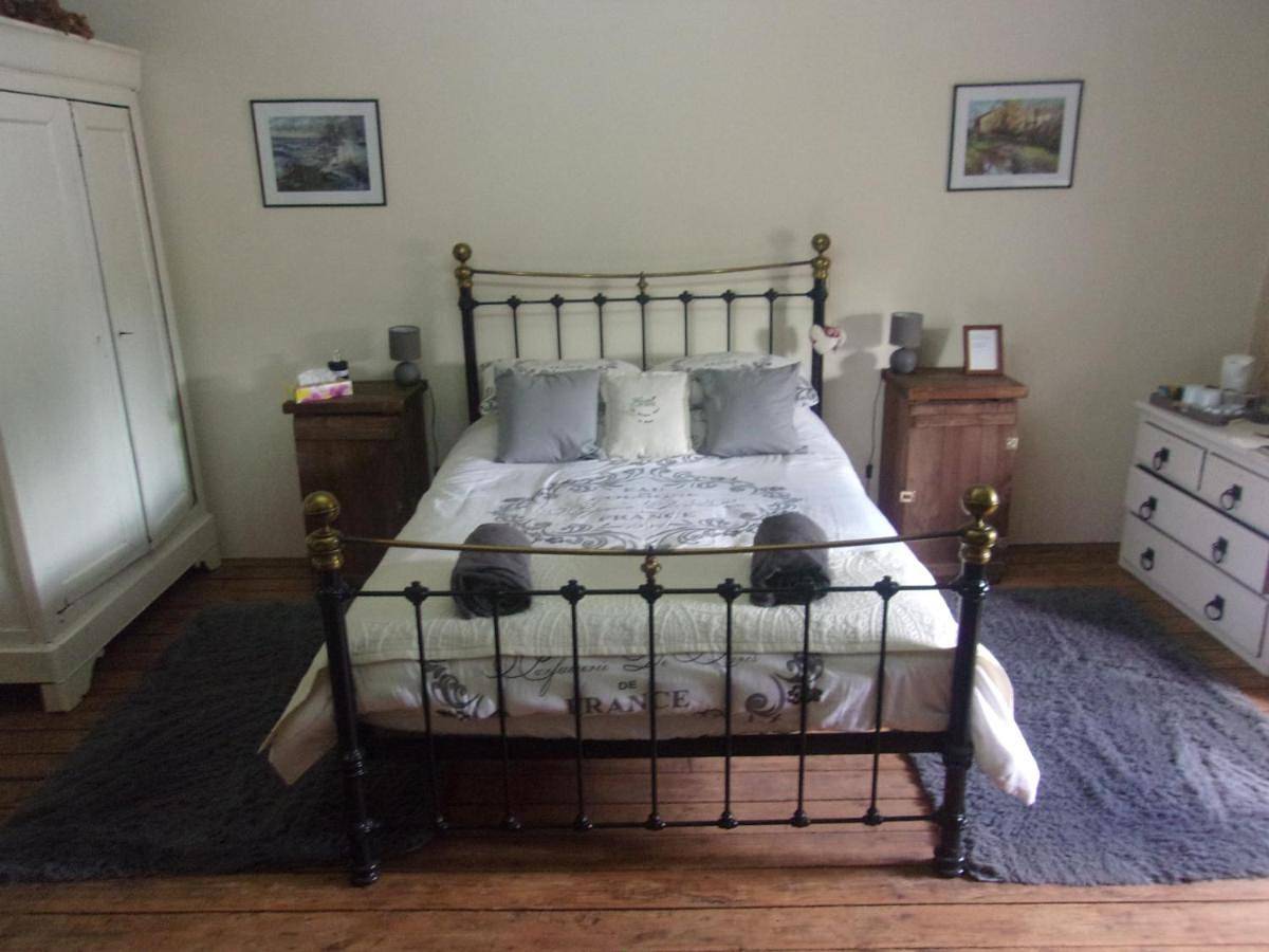 Double Room with Private Bathroom in La Forêt-sur-Sèvre, Deux-Sèvres