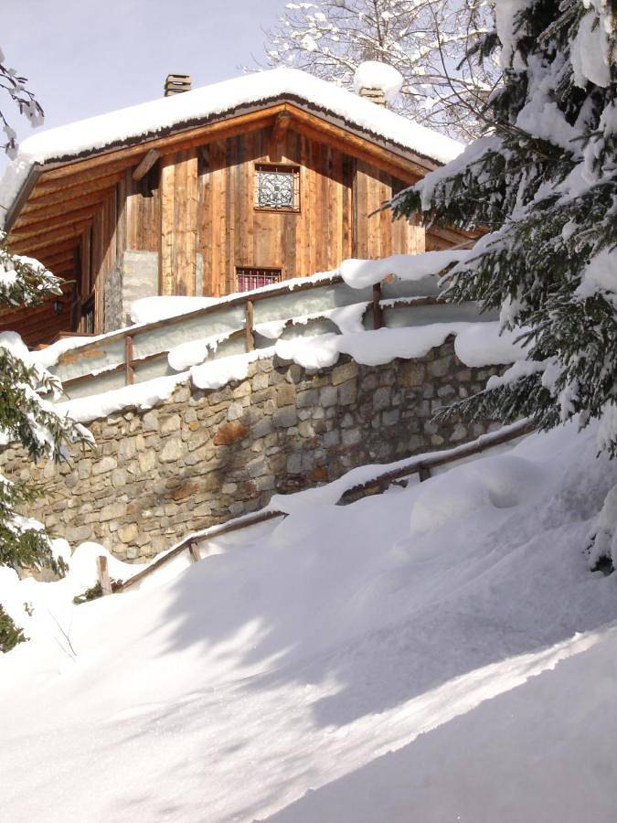 Gîte pour 8 personnes, avec jardin et jacuzzi à Temù