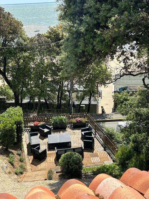 Location de vacances pour 2 personnes, avec jardin et piscine ainsi que balcon et vue dans Plage des Nonnes - 4