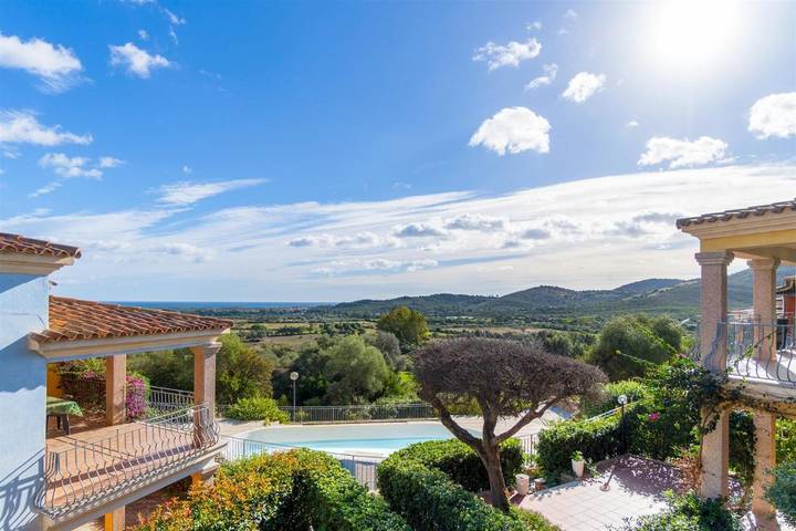 Ferienwohnung für 5 Personen, mit Ausblick und Balkon sowie Pool