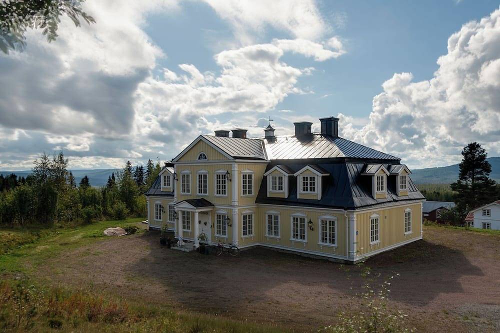 Unique Villa Grøndalen Gård with 5 bathrooms, only 15 minutes from Trysil ski center. in Trysil