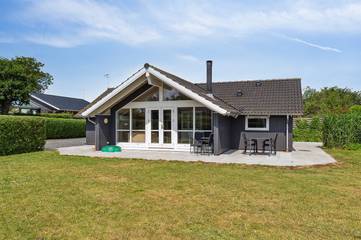 Ferienhaus für 6 Personen, mit Terrasse und Whirlpool sowie Sauna und Garten, mit Haustier in Øster Hurup