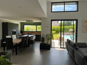 Location de vacances pour 6 personnes, avec piscine et terrasse à Lesneven