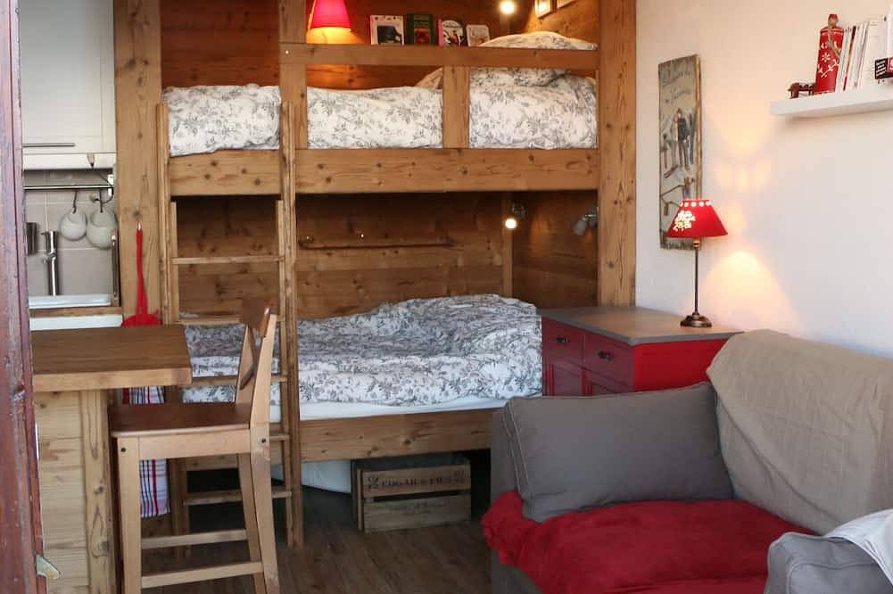 Apartamento entero, App. 4 pers. Encantador. Ver pendientes. Salida de esquí a puerta. Cupones de vacaciones Ok in Le Corbier, Villarembert