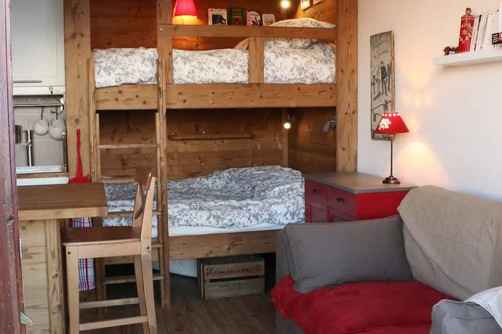 Ganze Wohnung, App. 4 pers. Charmant. Pisten anzeigen. Abfahrt direkt von der Piste. Urlaubsgutscheine Ok in Le Corbier, Villarembert