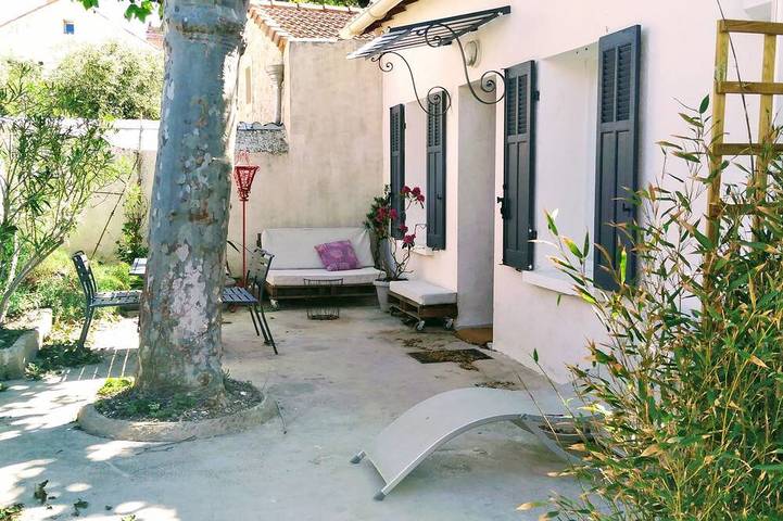 Ferme pour 4 personnes, avec Terrasse à Marseille