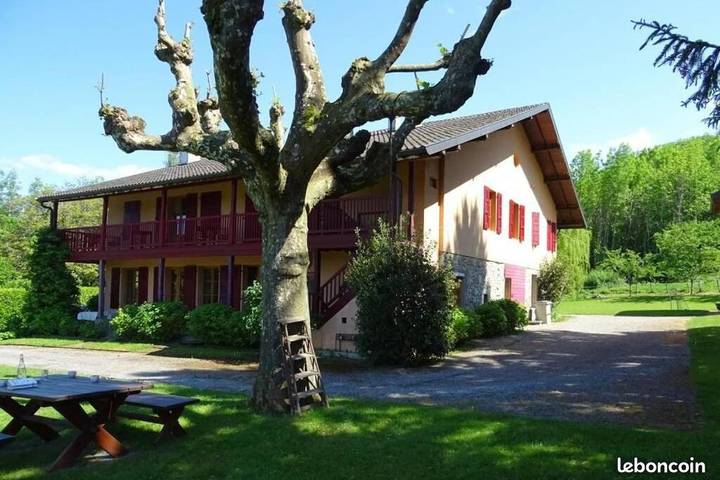 Maison de vacances pour 13 personnes, avec vue sur le lac ainsi que jardin et vue, animaux acceptés