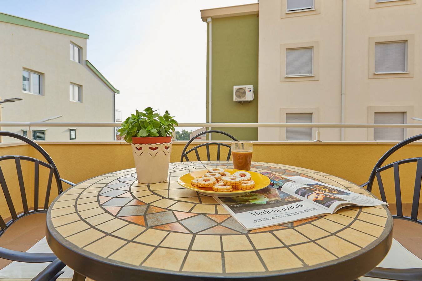 Hel lägenhet, Apartments Zelic Tucepi  Yellow Apartment in Tučepi, Makarskas riviera
