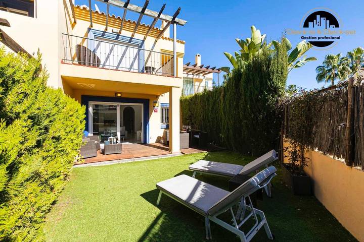 Ferienhaus 'Adosado Puerto Banús Relax' mit privatem Pool, WLAN & Klimaanlage in Marbella West, Marbella