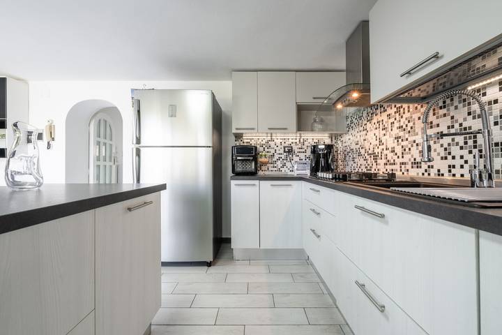 Momolea Holiday Home – Spacious Apartment in Central Sarroch, Ideal for Families or Groups in Sarroccu/Sarroch, Sarroch