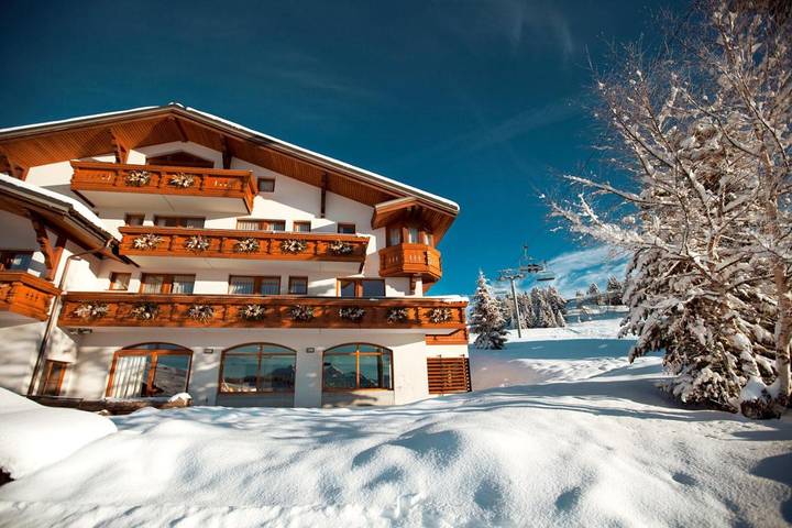 Hôtel pour 3 personnes, avec Balcon et Terrasse ainsi que Jacuzzi et Jardin à Hauteluce