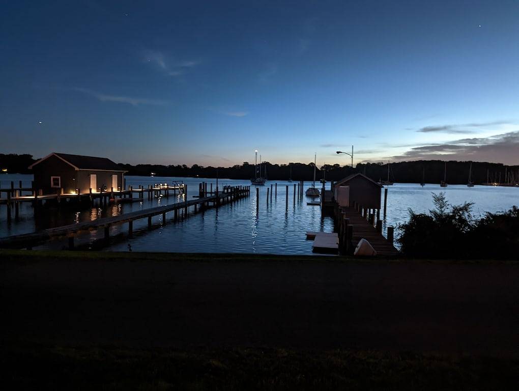 Serene spot, West River dock, sunsets, the Bay, only 40 min from Alexandria, Dc. in Anne Arundel County