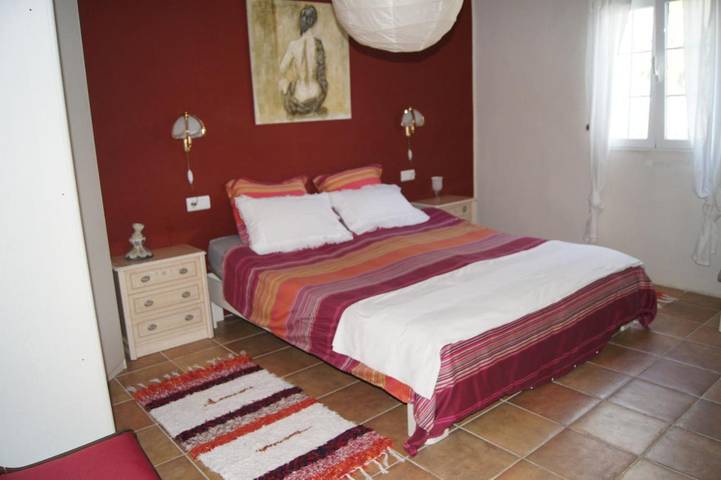 Ferienwohnung für 5 Personen, mit Balkon und Terrasse sowie Garten und Pool in Árchez
