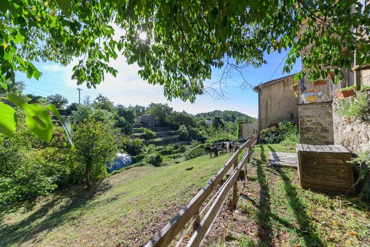 Maison de vacances pour 6 personnes, avec Terrasse ainsi que Jardin et Piscine dans Largentière