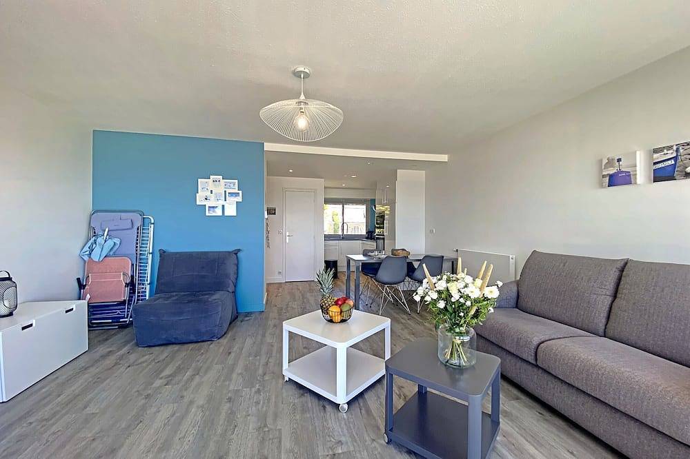 Appartement entier, Spacieux studio terrasse, mer à 700m commerces, parking privé, Wi-Fi inclu in Larmor-Plage, Côte des Mégalithes