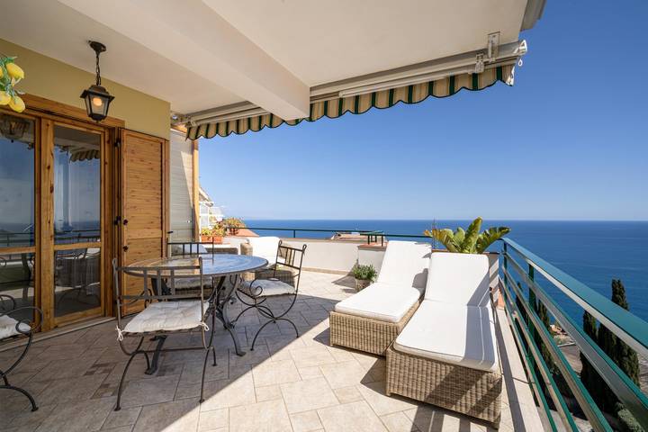 Ferienhaus für 7 Personen, mit Balkon und Terrasse sowie Garten und Ausblick