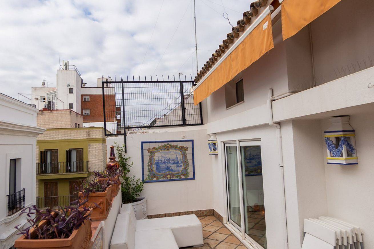 Ganze Wohnung, Ferienwohnung für 6 Personen mit Balkon/Terrasse in Casco Antiguo, Sevilla