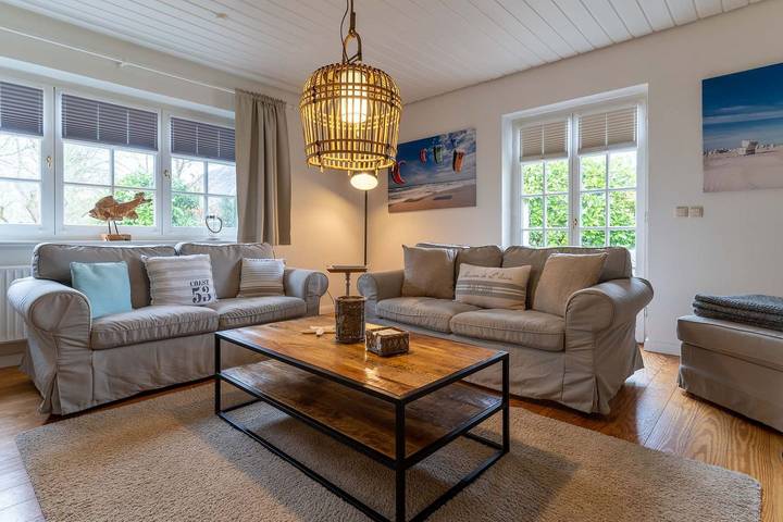 Ganze Wohnung, 3-Zimmer Fewo mit Hund im romantischen Reetdachanwesen Hus op de Dün in St. Peter-Ording, Eiderstedt