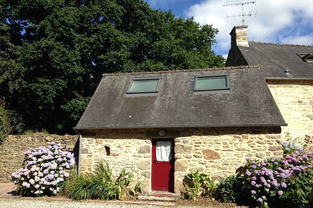 Maison typiquement bretonne in Saint-Gilles-Pligeaux, Région de Guingamp