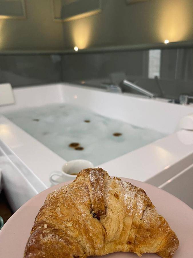 Chambre d’hôte pour 3 personnes, avec terrasse ainsi que piscine et jacuzzi à Noto - 2