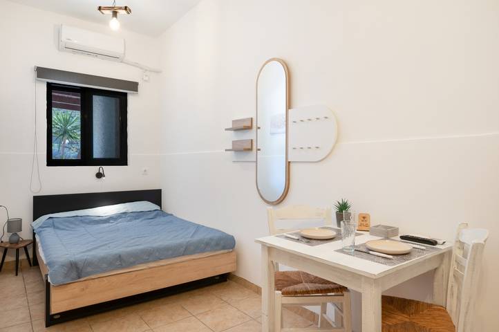 Entire studio, Studio Apartment 'Mouria' with Sea View, Wi-Fi, and Air Conditioning in Kythnos