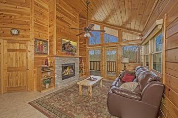 Log Cabin for 2 Guests in Sevier County, Picture 3