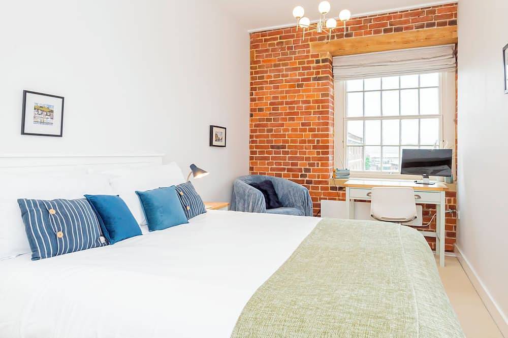 Entire apartment, Characterful apartment overlooking Marina in Gosport, Hampshire