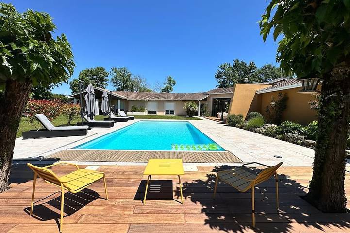 Location de vacances pour 10 personnes, avec piscine et jacuzzi, animaux acceptés à La Brède