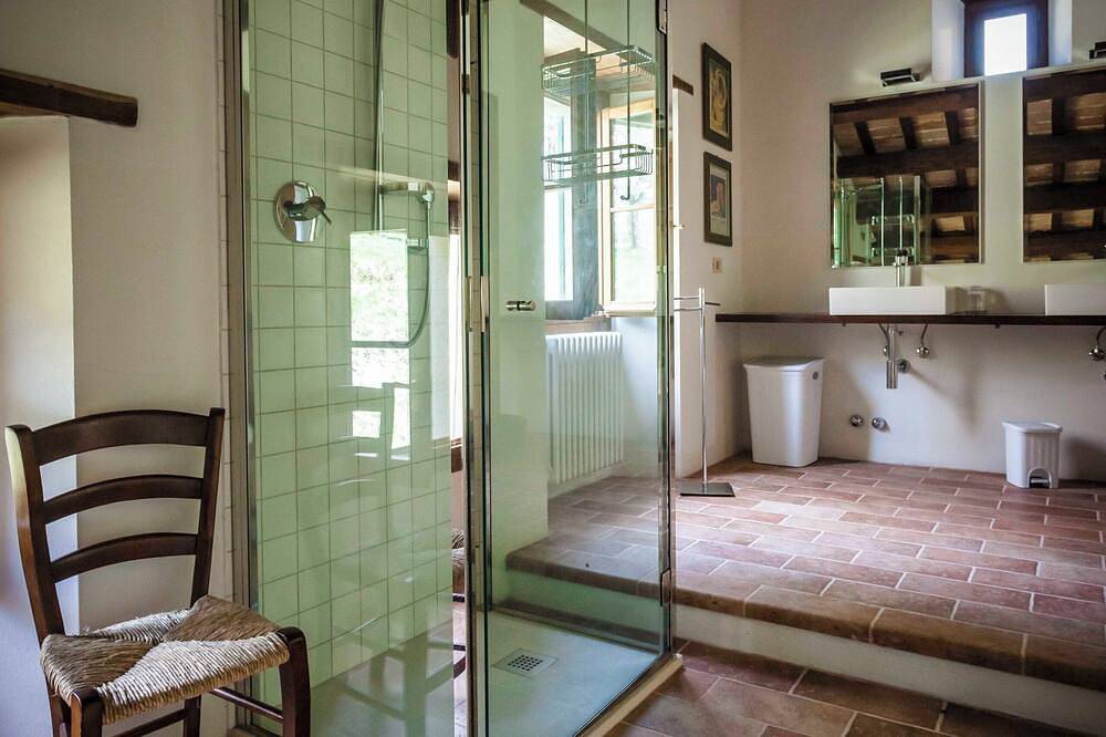 Apartamento entero, Charming Casale w/ Garden & Shared Pool, Romagna Toscana Escape- La Clombera 2 in Tredozio, Provincia de Forlì-Cesena