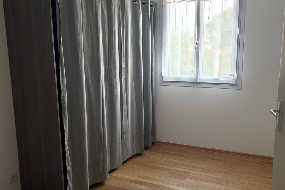 Entire apartment, Apartment 'Appartement Au Pied Des Albères' with Mountain View, Wi-Fi and Air Conditioning in Montesquieu-des-Albères, Céret region