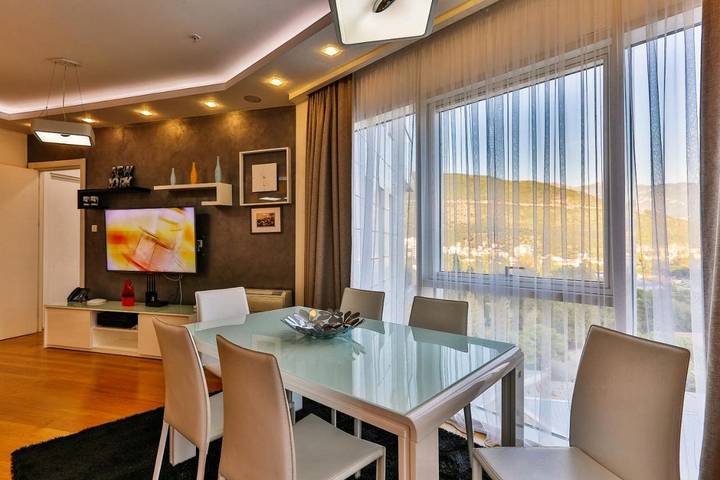 Ferienwohnung für 4 Personen, mit Balkon und Whirlpool sowie Terrasse und Pool in Budva - 3