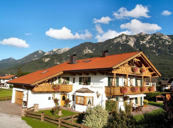 Ferienwohnung für 2 Personen, mit Ausblick und Garten, kinderfreundlich im Karwendel