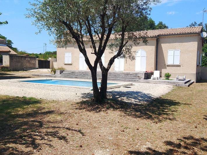 Ferienhaus für 8 Personen, mit Terrasse und Garten sowie Pool und Ausblick in Chamaret