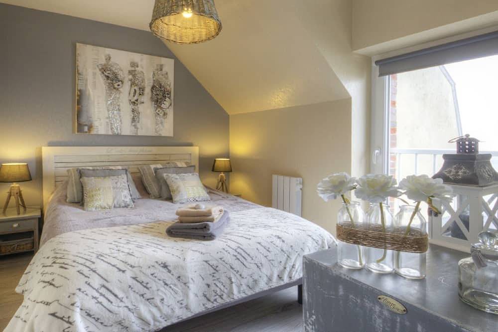 Entire apartment, 4 * apartment exceptional sea view Normandy landing beaches France in Port-en-Bessin-Huppain, Bayeux region