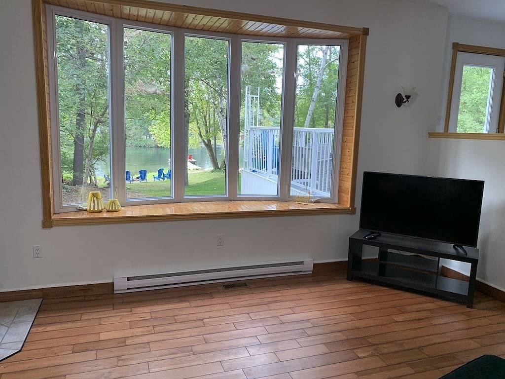 Nature's Cottage Washago - Beautiful Private Waterfront property with Hot Tub in Ramara, Huronsee (Kanada)