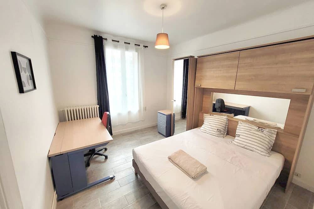 Appartement entier, Appartement de style parisien, chaud, lumineux et proche des transports in Villeneuve-la-Garenne, Hauts-de-Seine