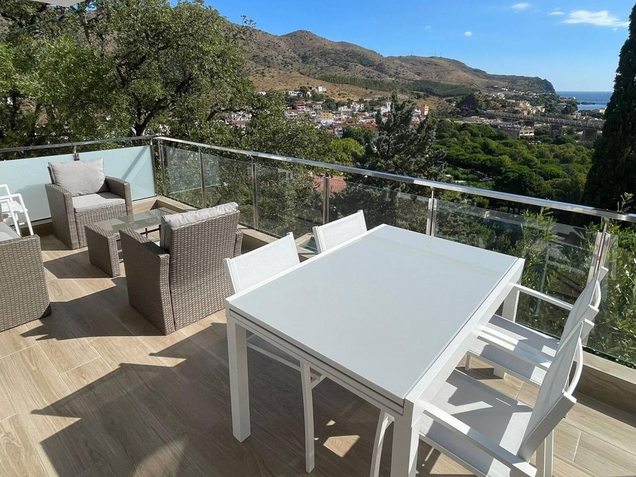 Appartement entier, Appartement avec Terrasse Panoramique et Piscine Commune à Colera in Colera, Haut-Ampurdan