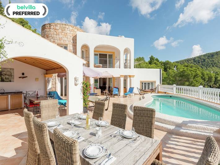 Holiday rental for 10 people, with pool and balcony/terrace, child-friendly in Cala Llonga