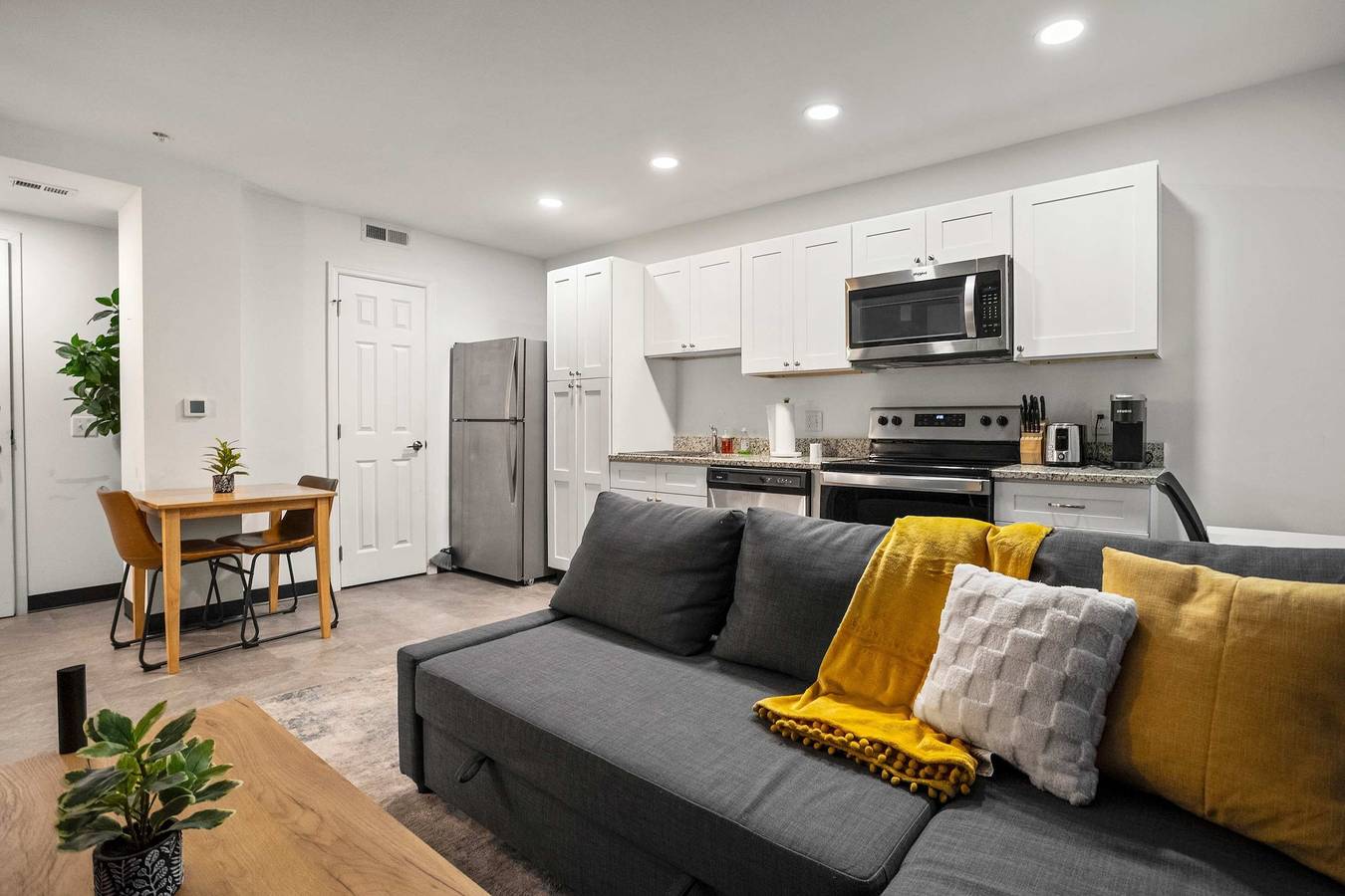 Ganze Wohnung, Cozysuites Stunning 1Br in Downtown Pitts  3 in Pittsburgh, Allegheny County