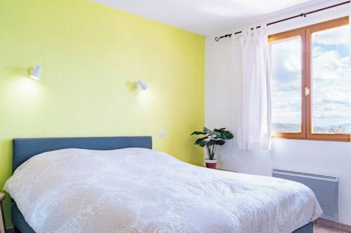 Location de vacances pour 6 personnes, avec jardin ainsi que terrasse et jacuzzi, animaux acceptés à Félines-Minervois