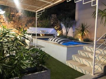 Cottage pour 6 personnes, avec jardin et piscine ainsi que balcon et vue à Piolenc
