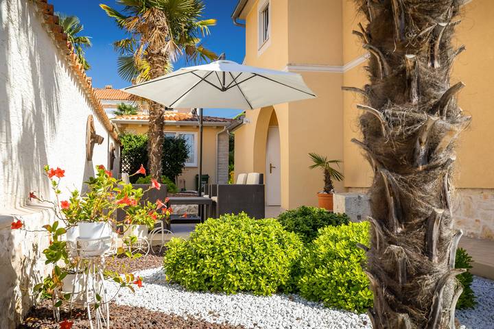 Appartamento per 4 persone, con giardino e balcone a Parenzo