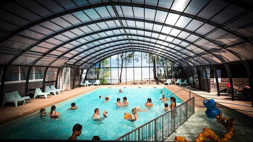 Camping pour 4 personnes, avec terrasse, animaux acceptés