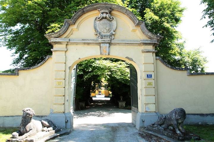 Luxuriöses, einzigartiges barockes Schloss, aufwendig eingerichtet in St. Pölten, Mostviertel